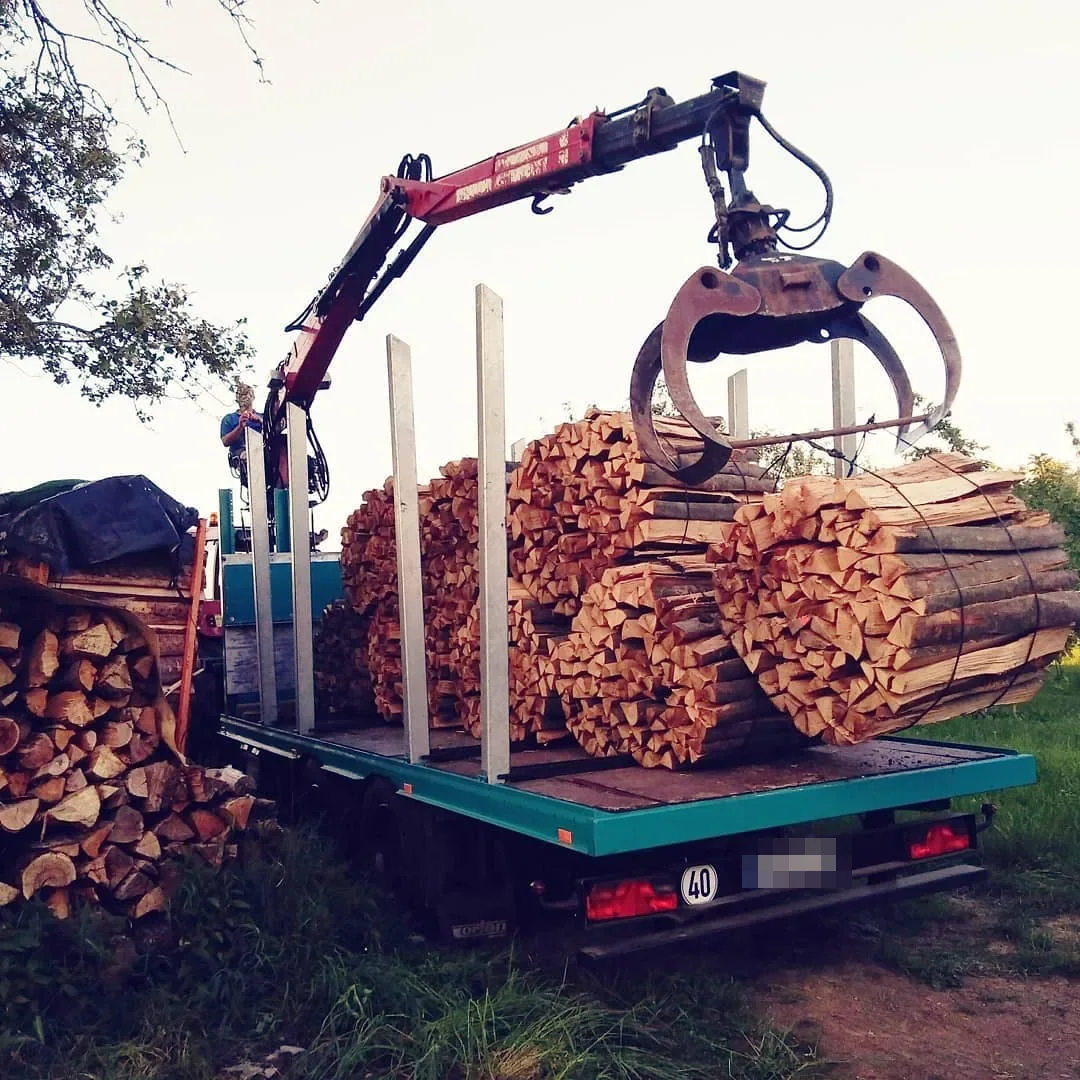 Rückewagen mit Kran
